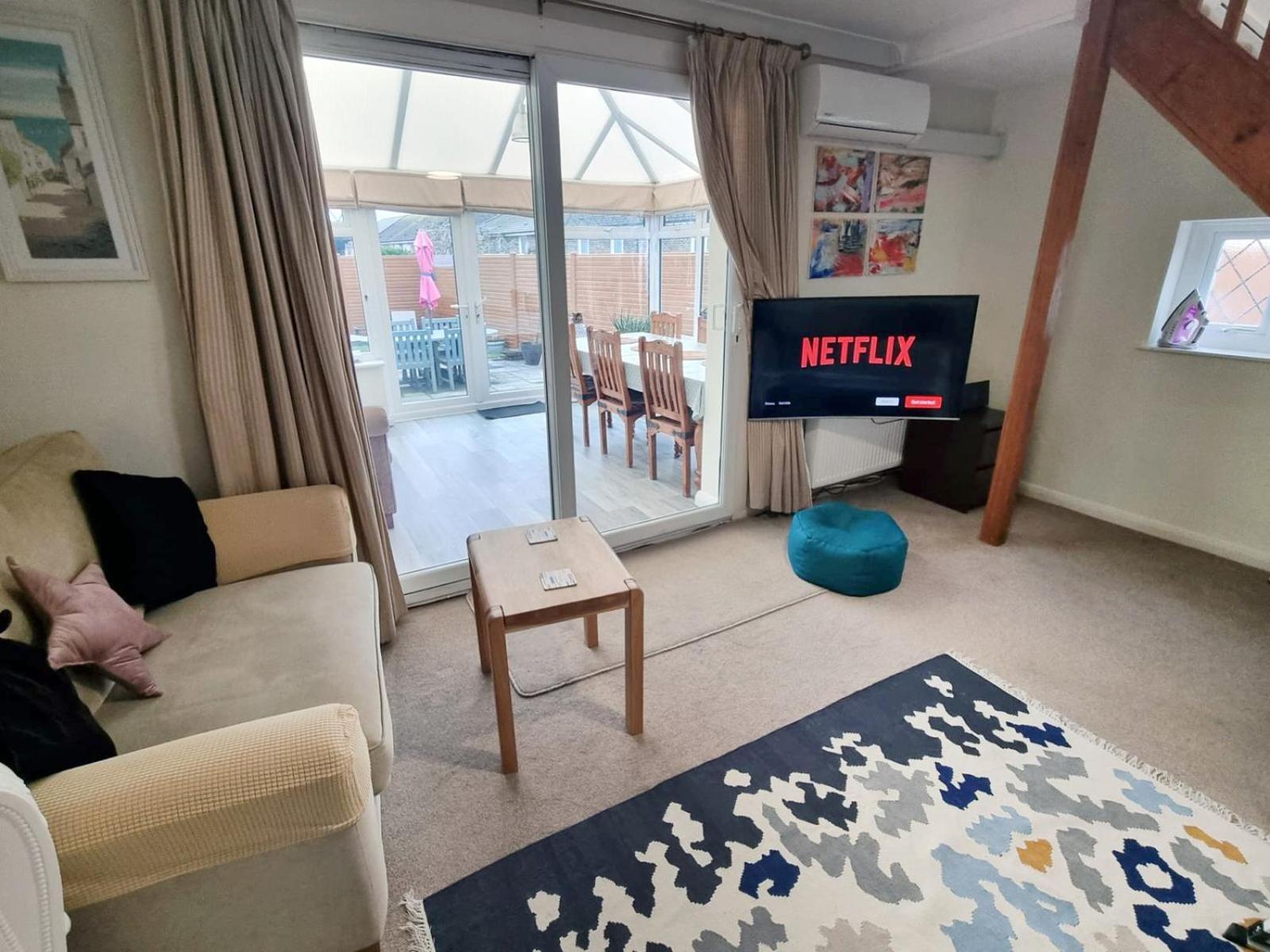 Holiday home Sunny Queens Park - Garden & Private Parking *