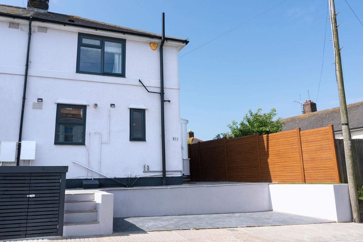 Sunny Queens Park - Garden & Private Parking Holiday home *