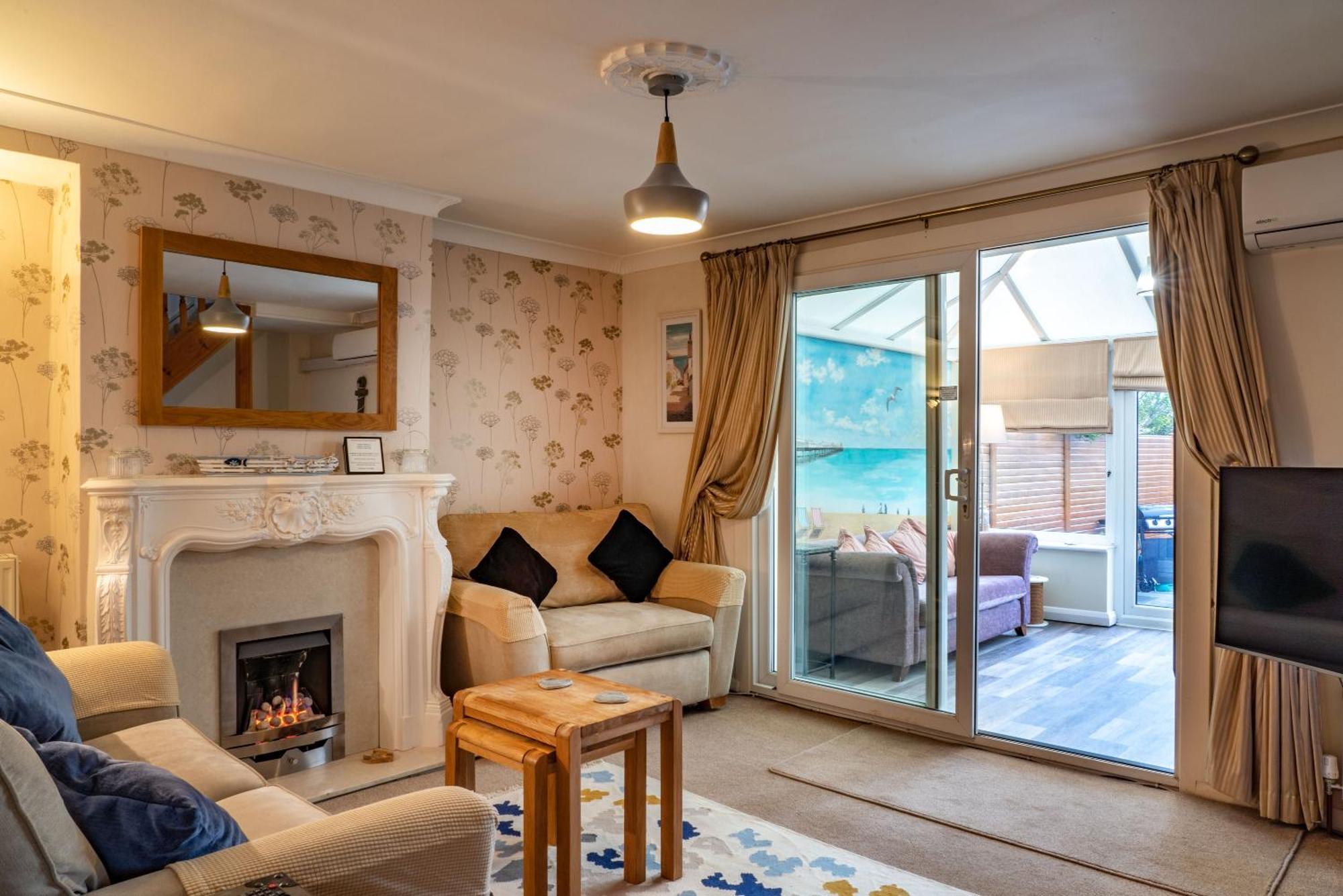 Holiday home Sunny Queens Park - Garden & Private Parking *