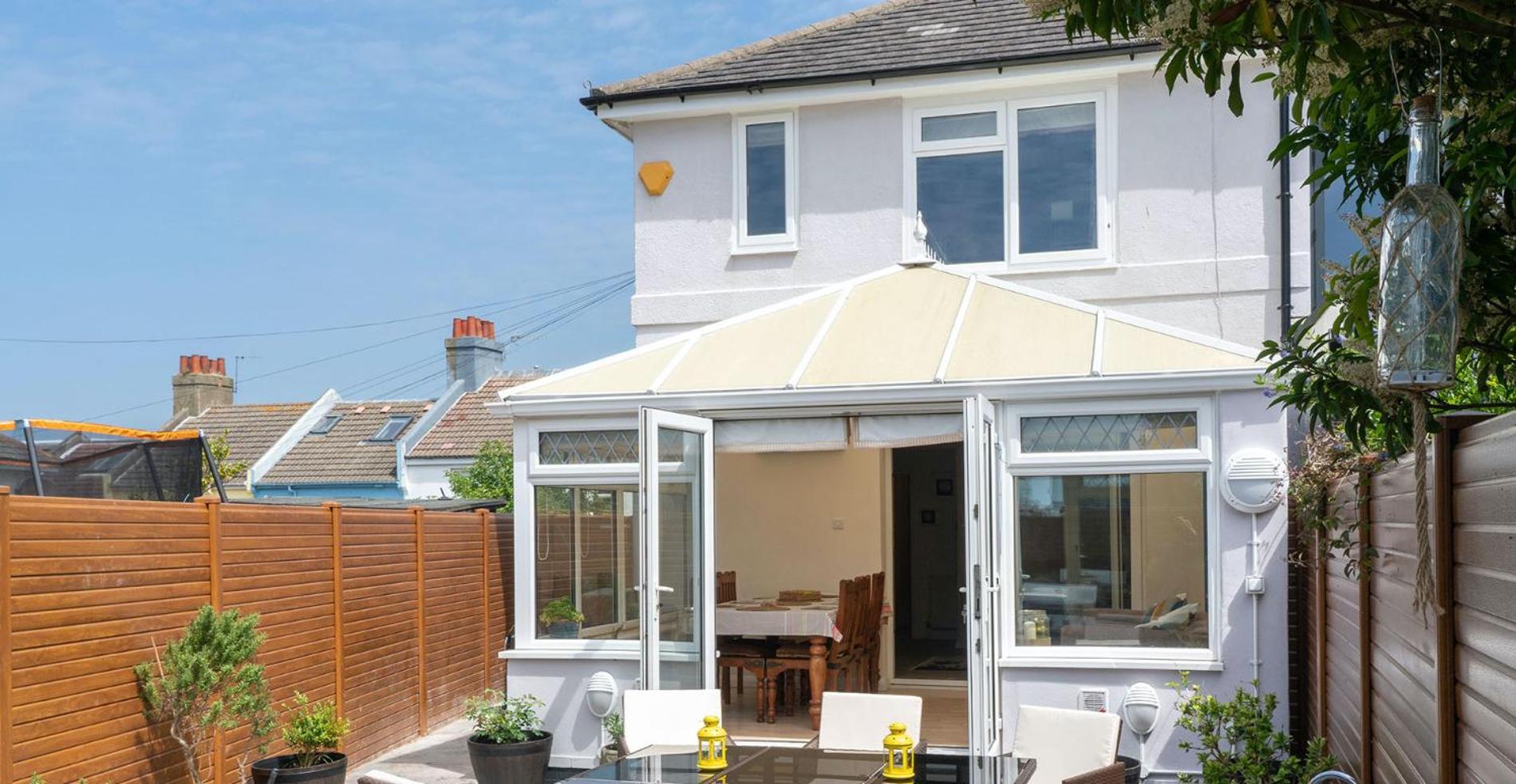 Sunny Queens Park - Garden & Private Parking Holiday home *